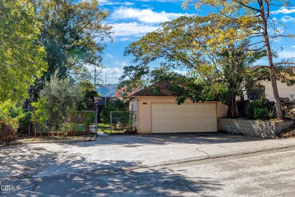 3942 Los Olivos Lane, Glendale, California 91214 home-pic-1